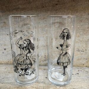 Fishs Eddy Alice In Wonderland 5.75" Libbey Zombie Glass - 2 Alice Glasses